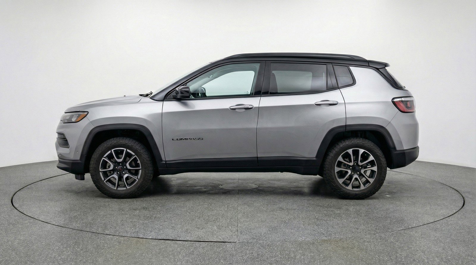 Used 2025 Jeep Compass Trailhawk image 5