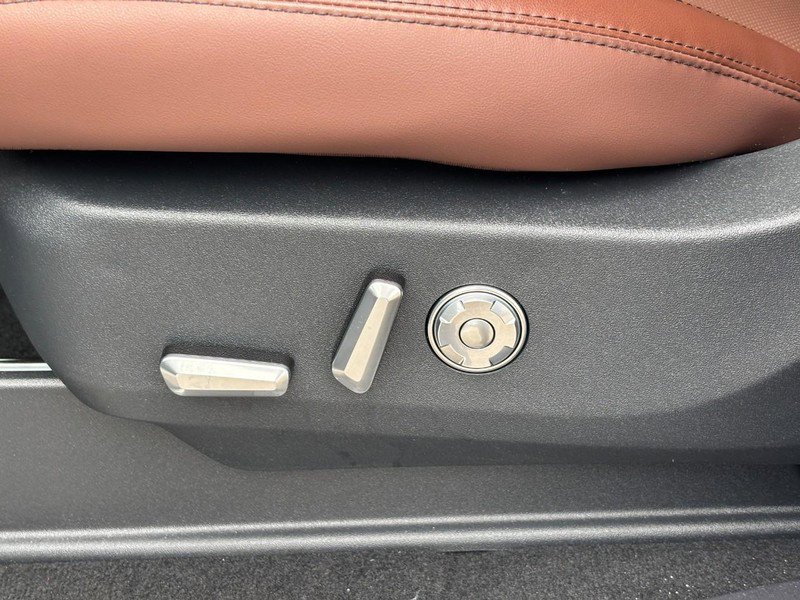 New 2026 Lincoln Navigator Reserve AWD/4WD image 16