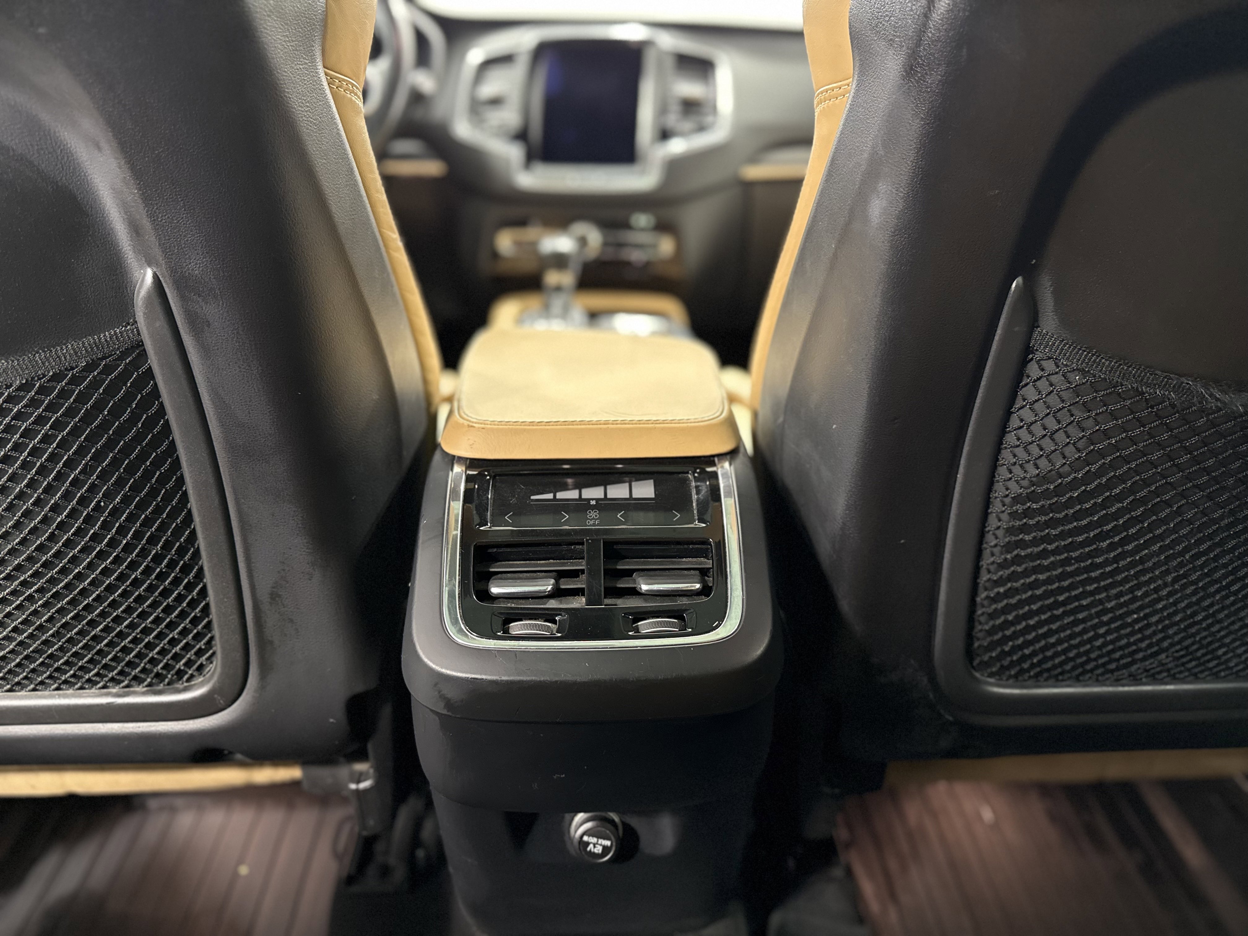 Used 2017 Volvo XC90 T6 Momentum w/ Vision Package image 25