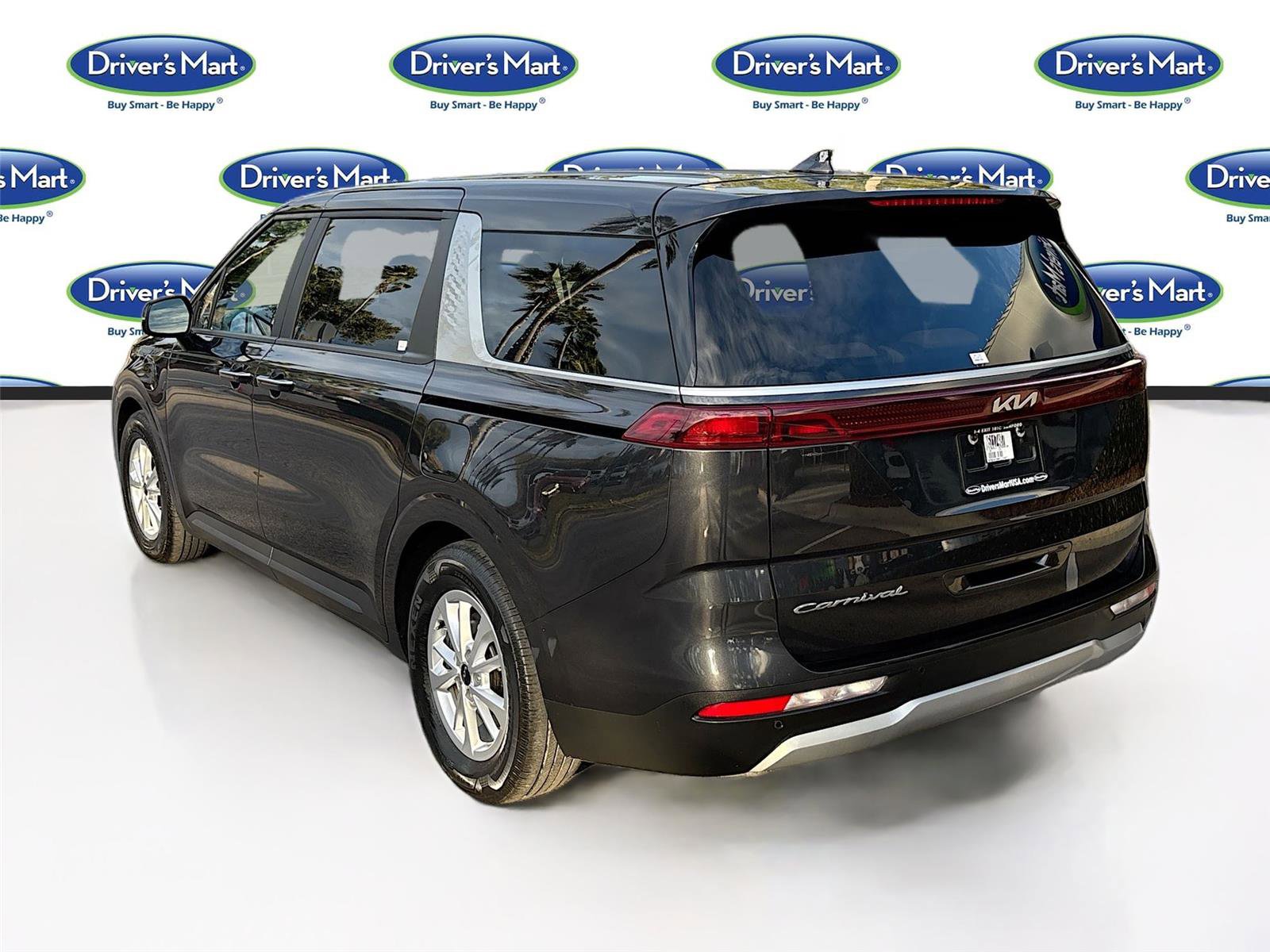 Used 2022 Kia Carnival LX image 6