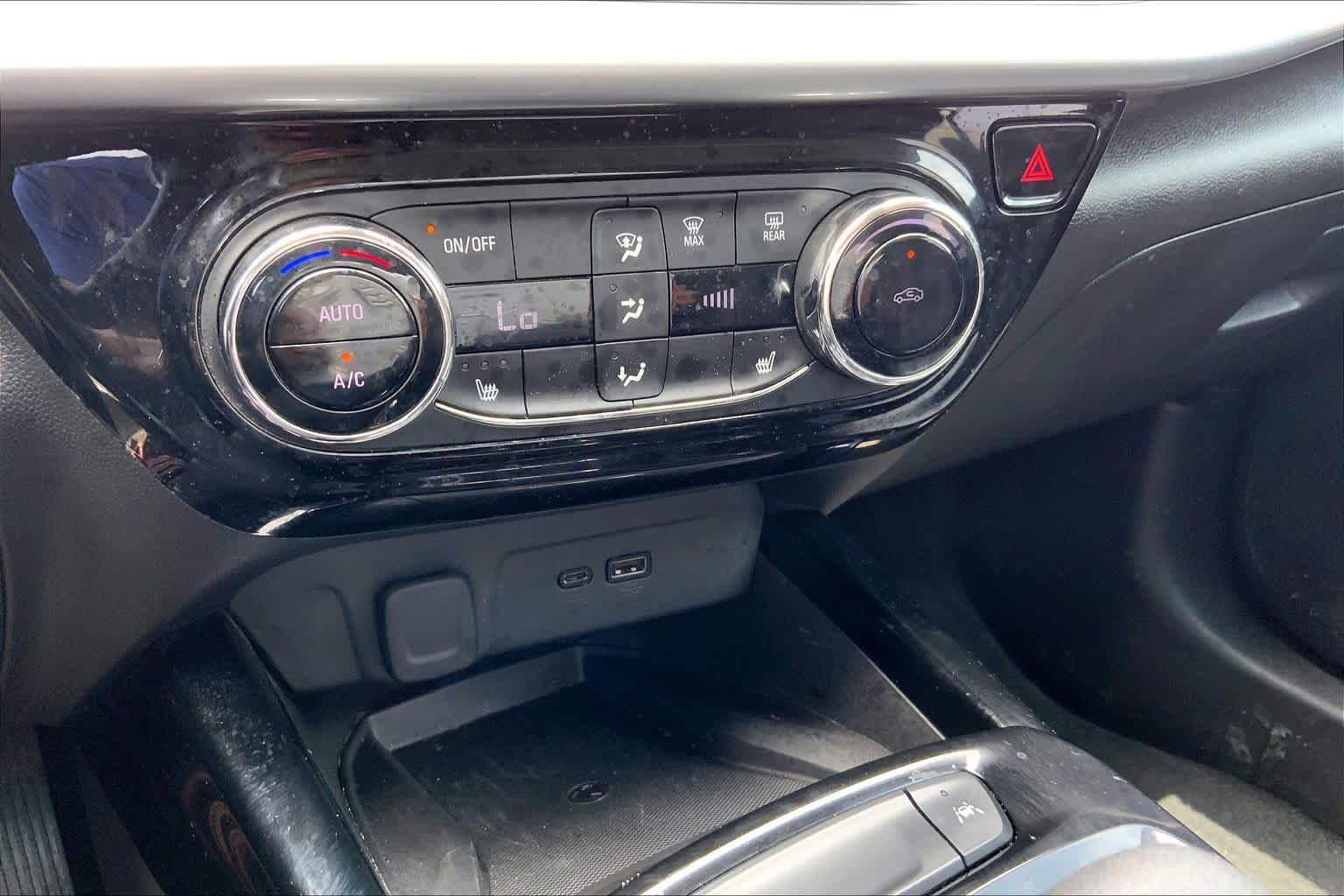Used 2024 Chevrolet Trax LT w/ Sunroof Package FWD image 35