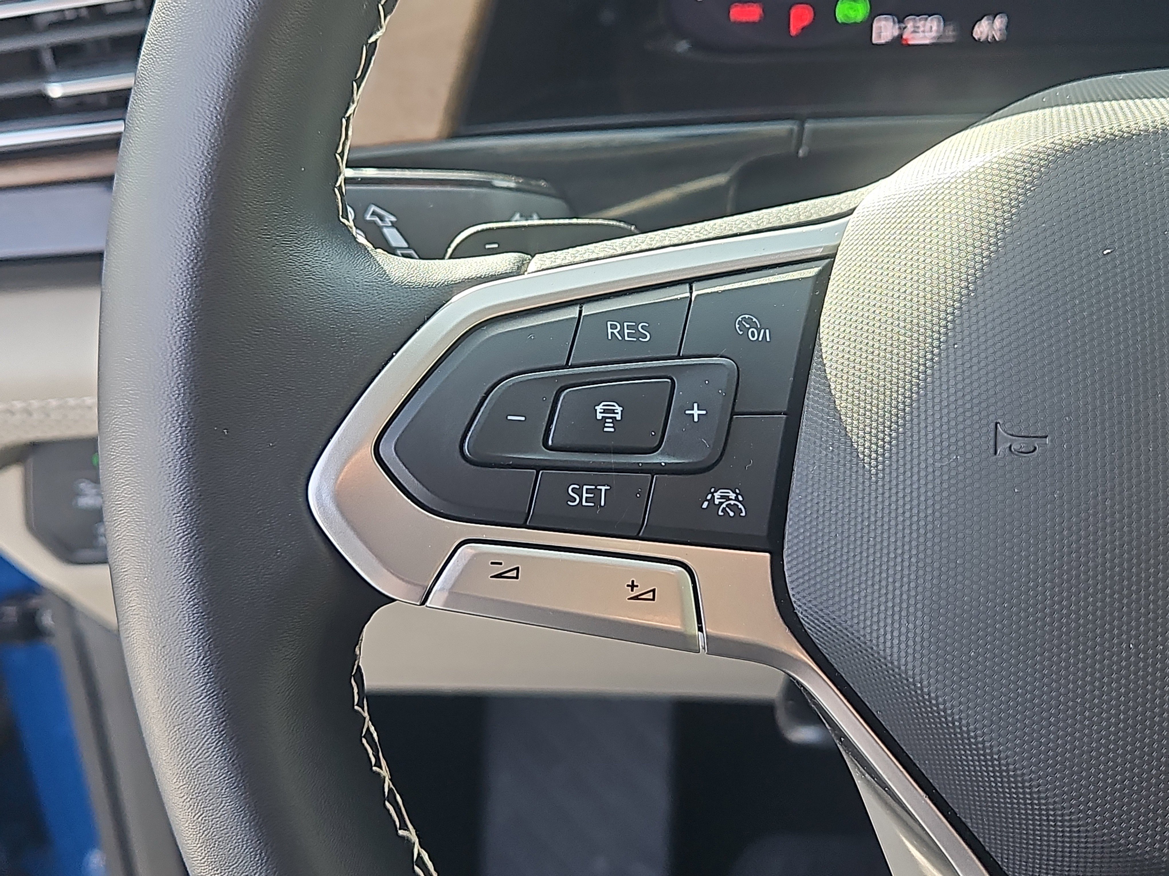 Used 2025 Volkswagen Atlas SE image 17