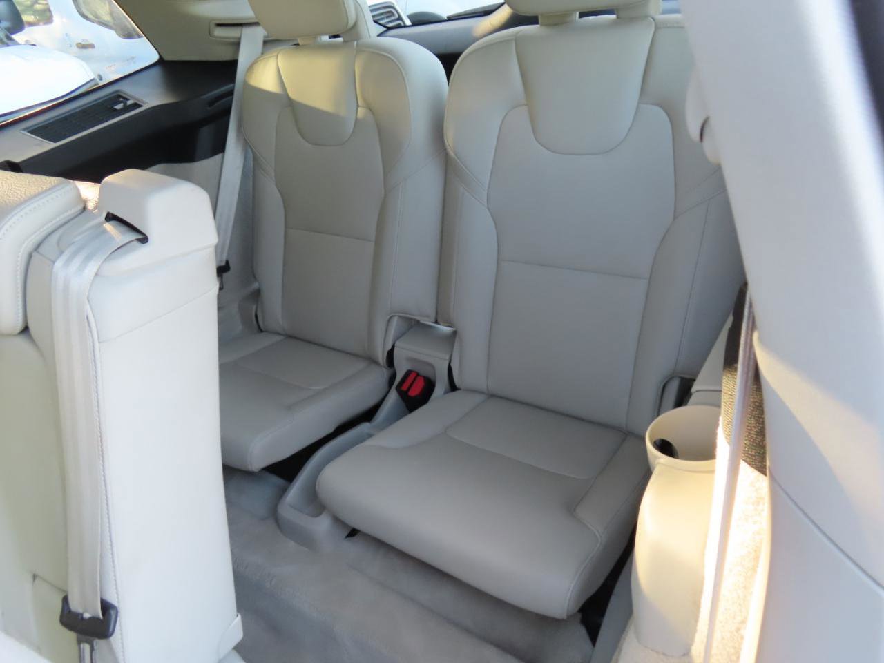 Used 2016 Volvo XC90 T6 Momentum AWD/4WD image 17