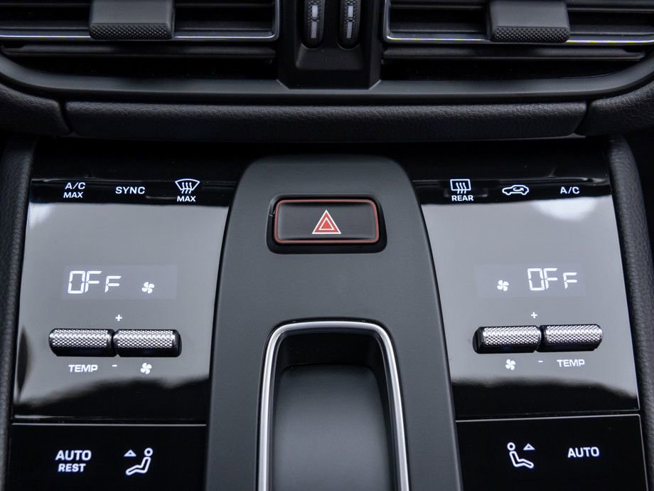 Certified 2025 Porsche Macan image 25