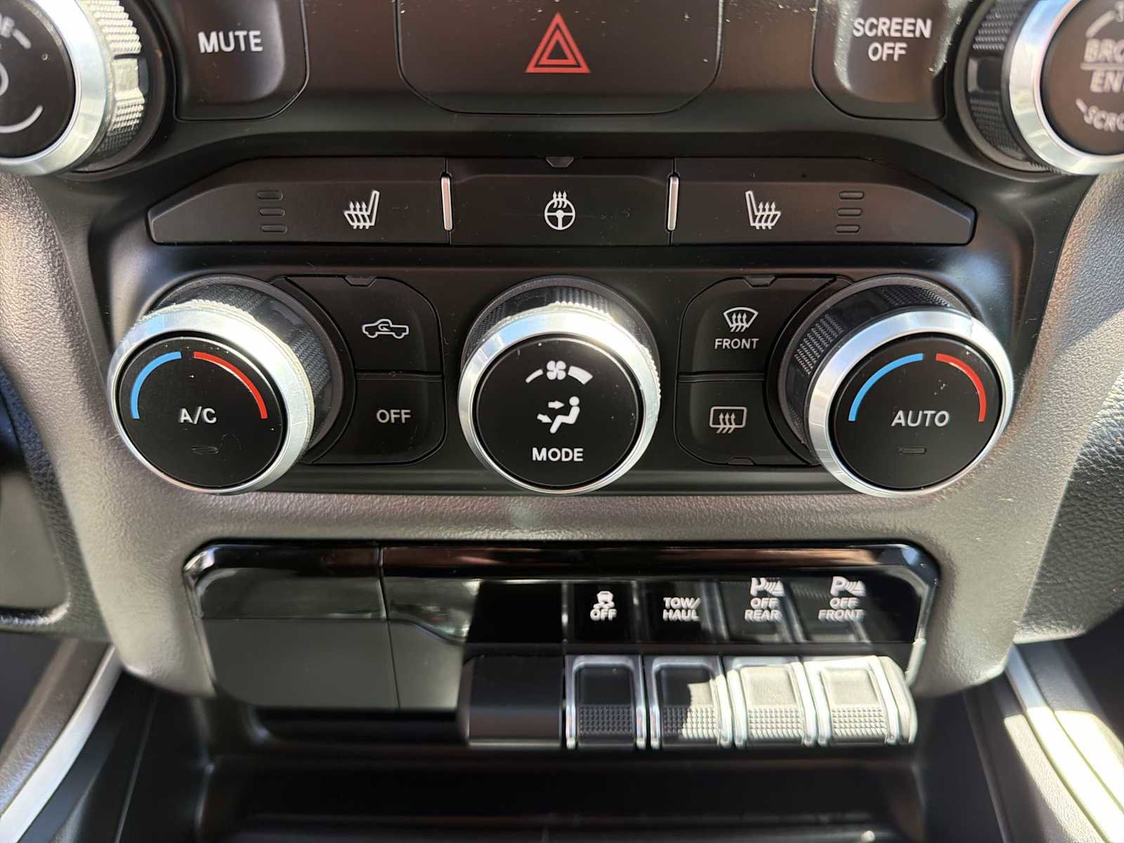 Used 2020 RAM 1500 Big Horn AWD/4WD image 17