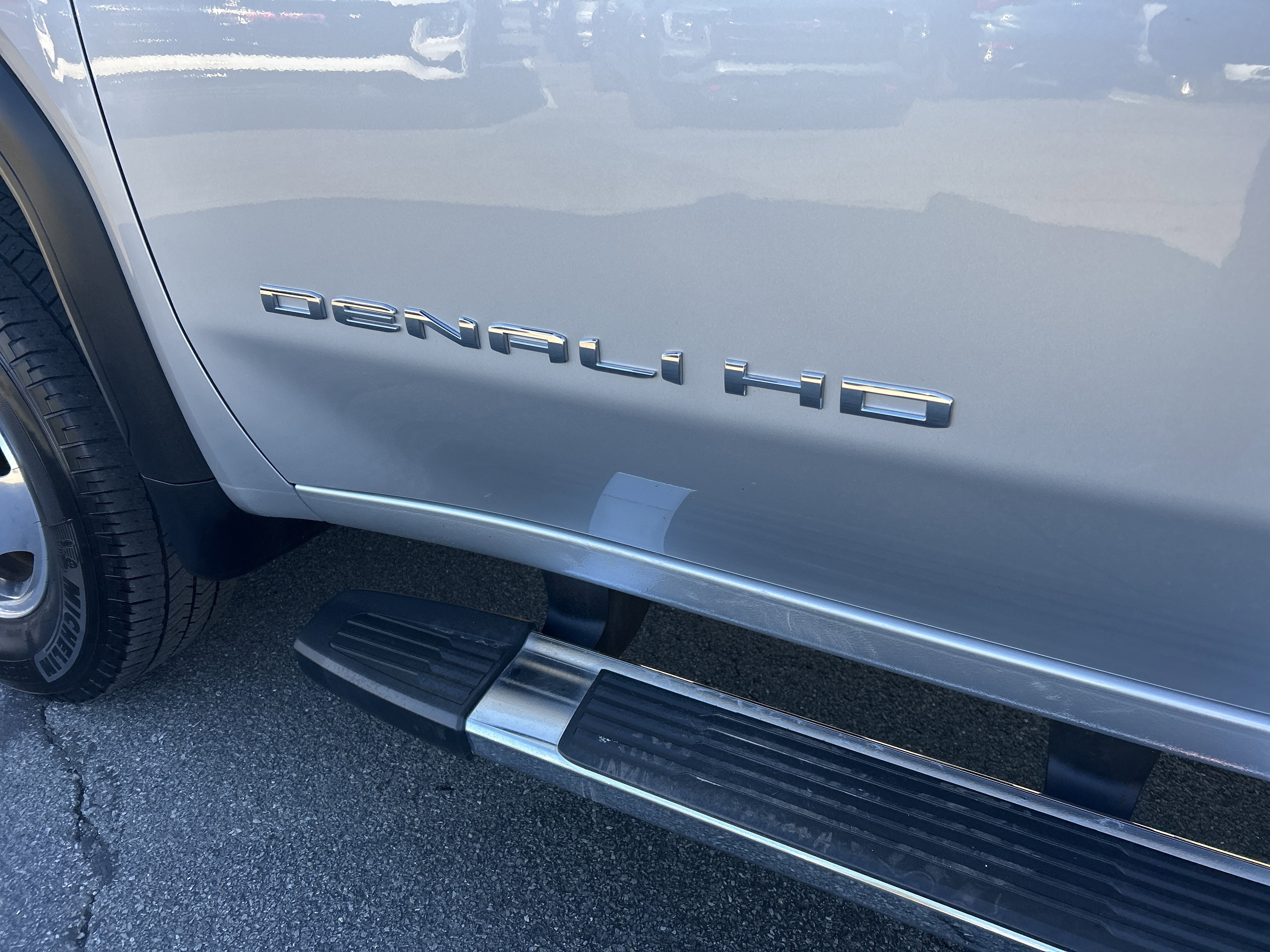 Used 2023 GMC Sierra 3500 Denali w/ Denali Ultimate Package image 3