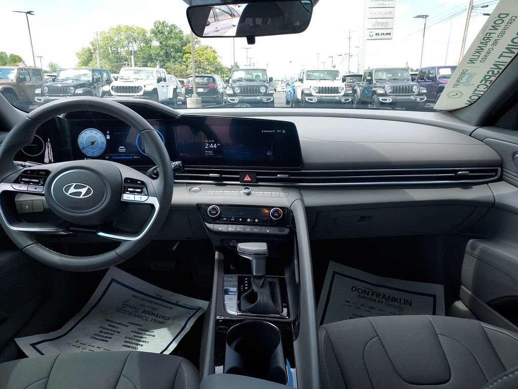 Used 2024 Hyundai Elantra SEL w/ Convenience Package FWD image 15