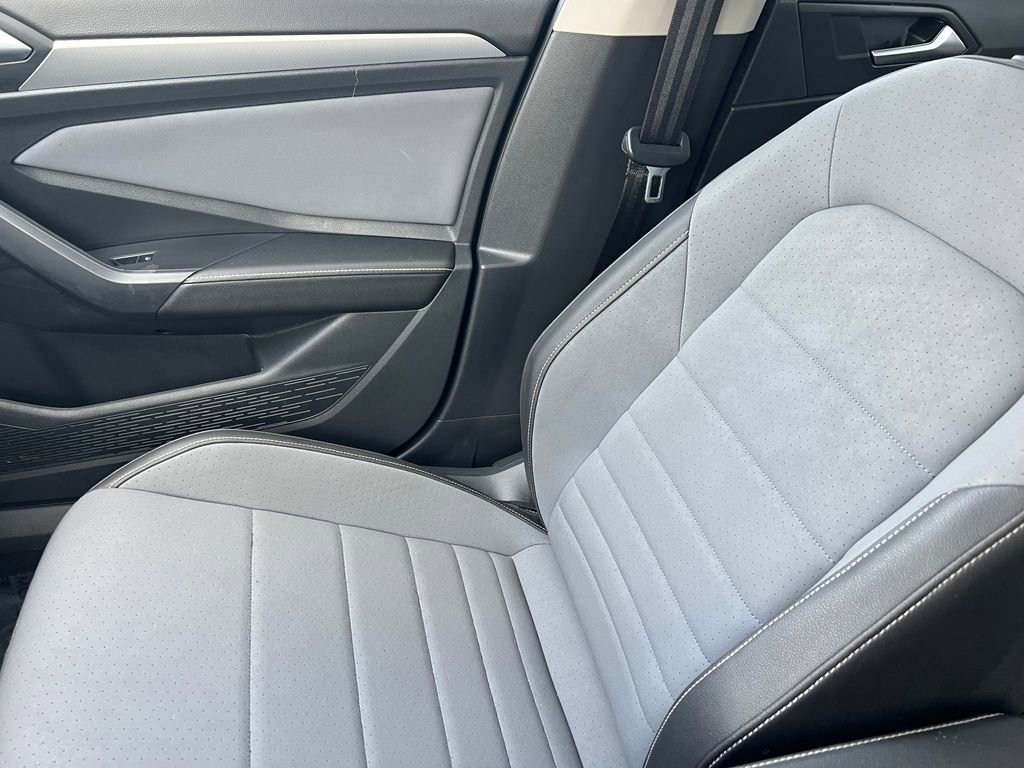 Used 2025 Volkswagen Jetta SE FWD image 26