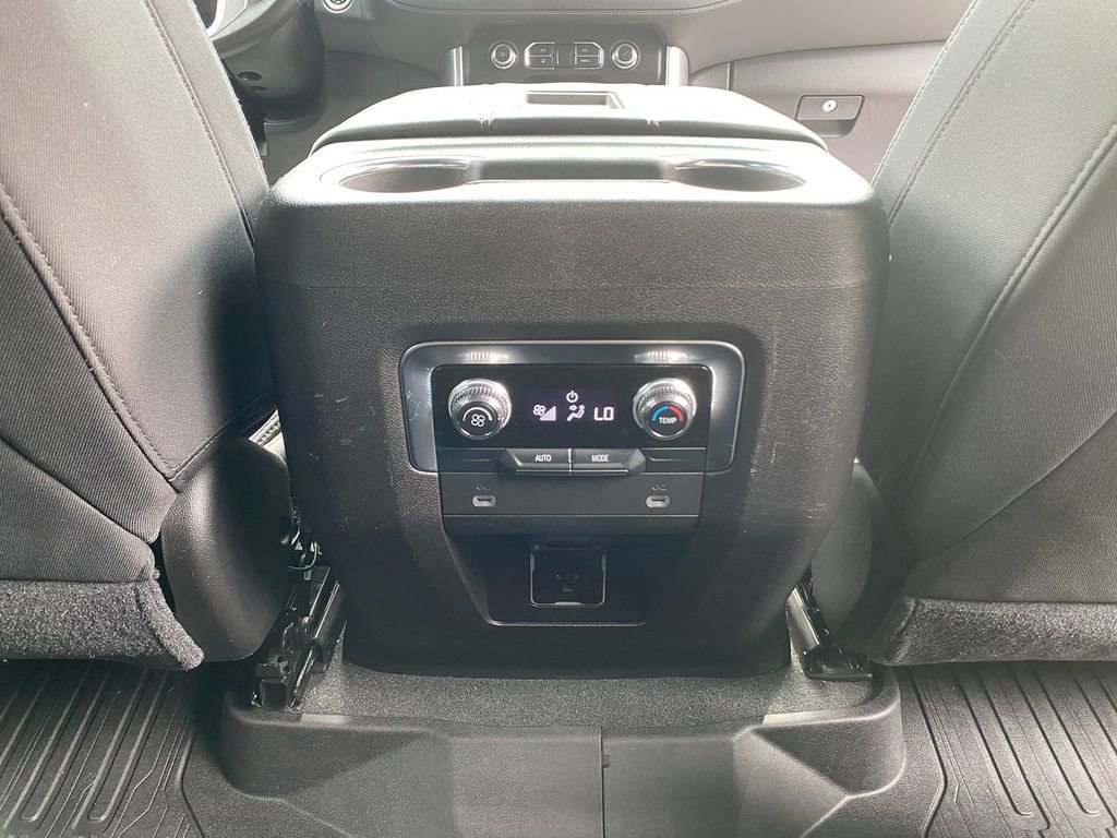 Used 2021 GMC Yukon XL SLE w/ Gmc Pro Safety Plus Package image 28