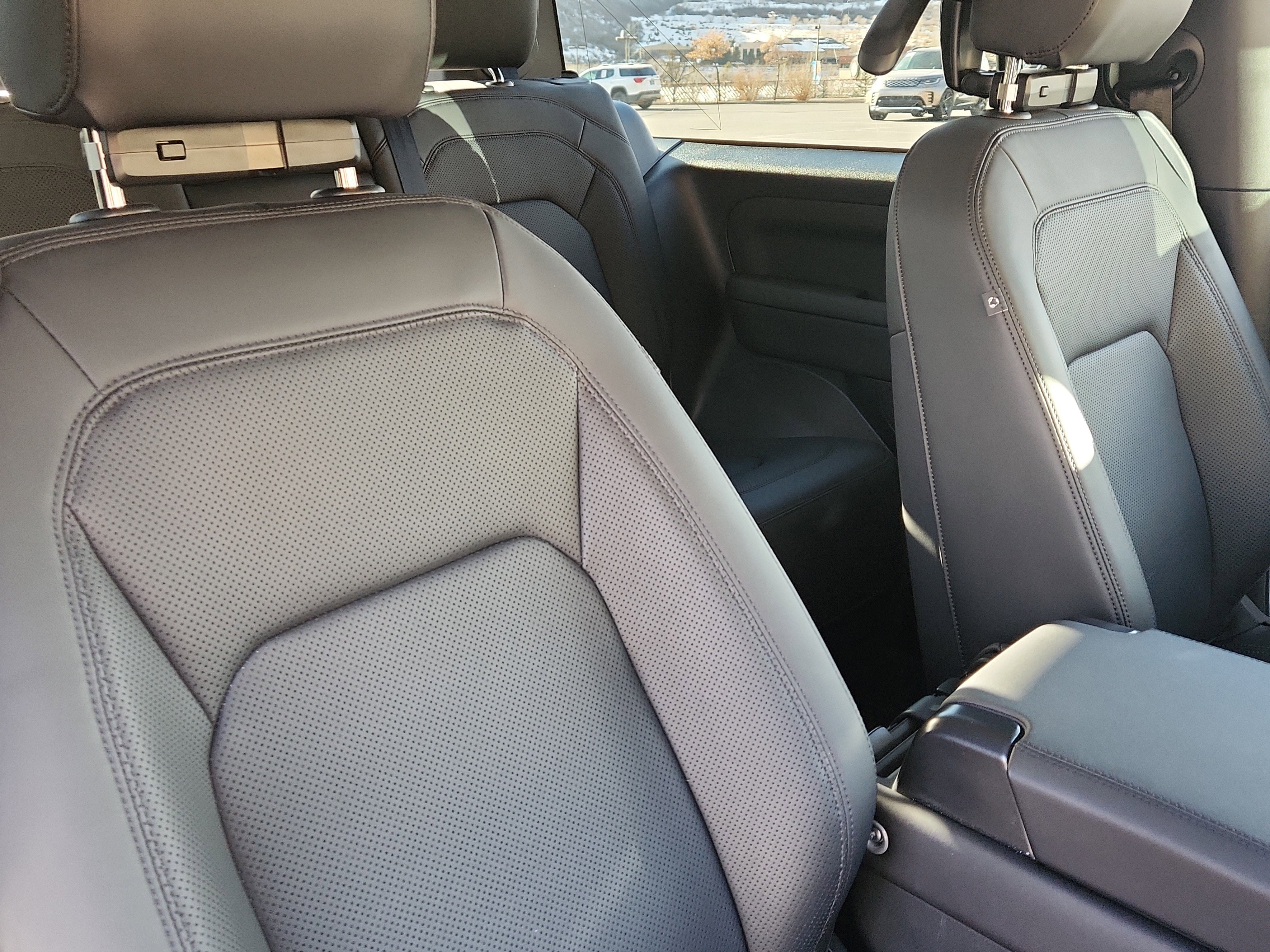 Used 2025 Land Rover Defender 90 S image 19