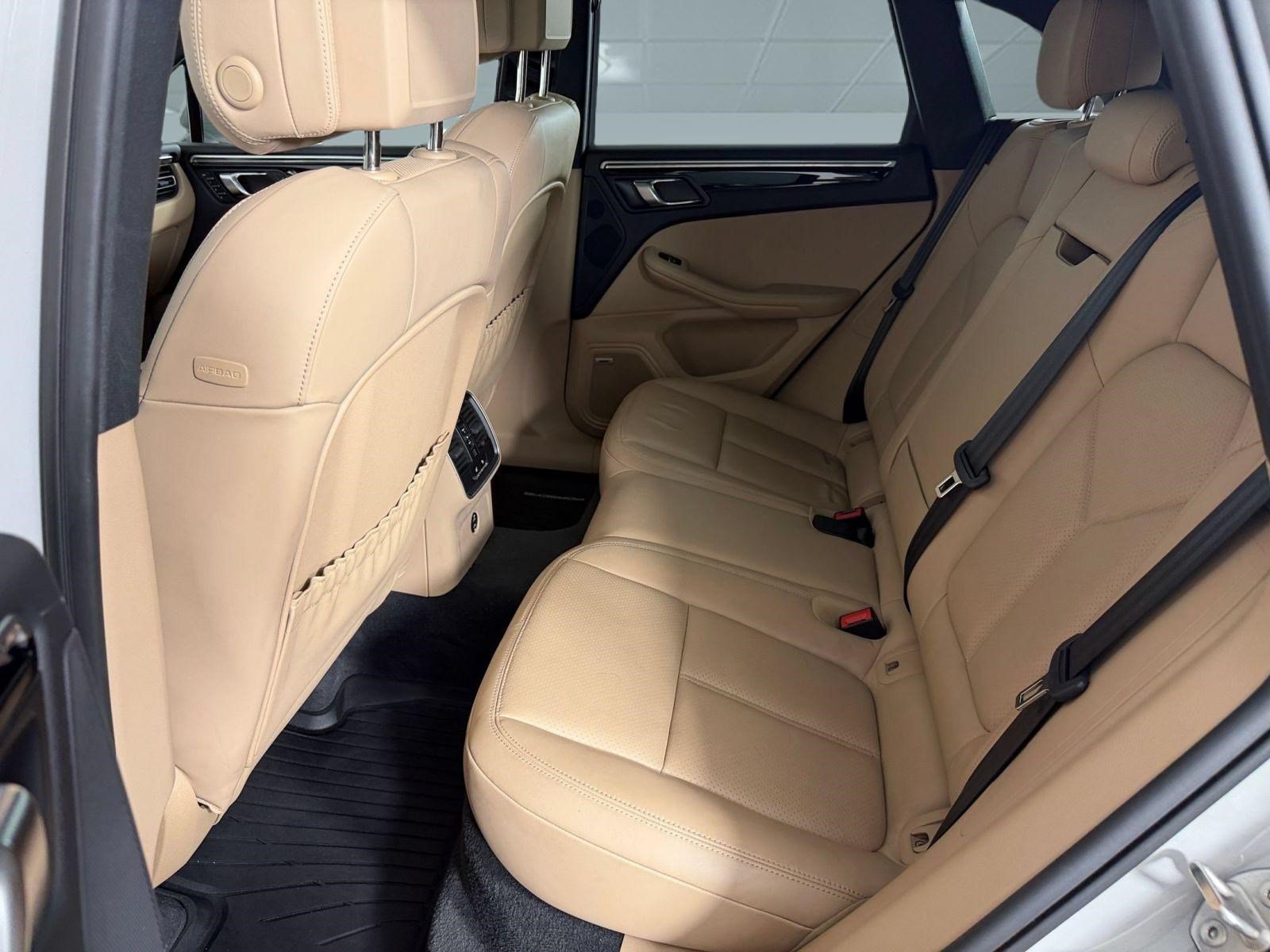 Used 2022 Porsche Macan AWD/4WD image 13