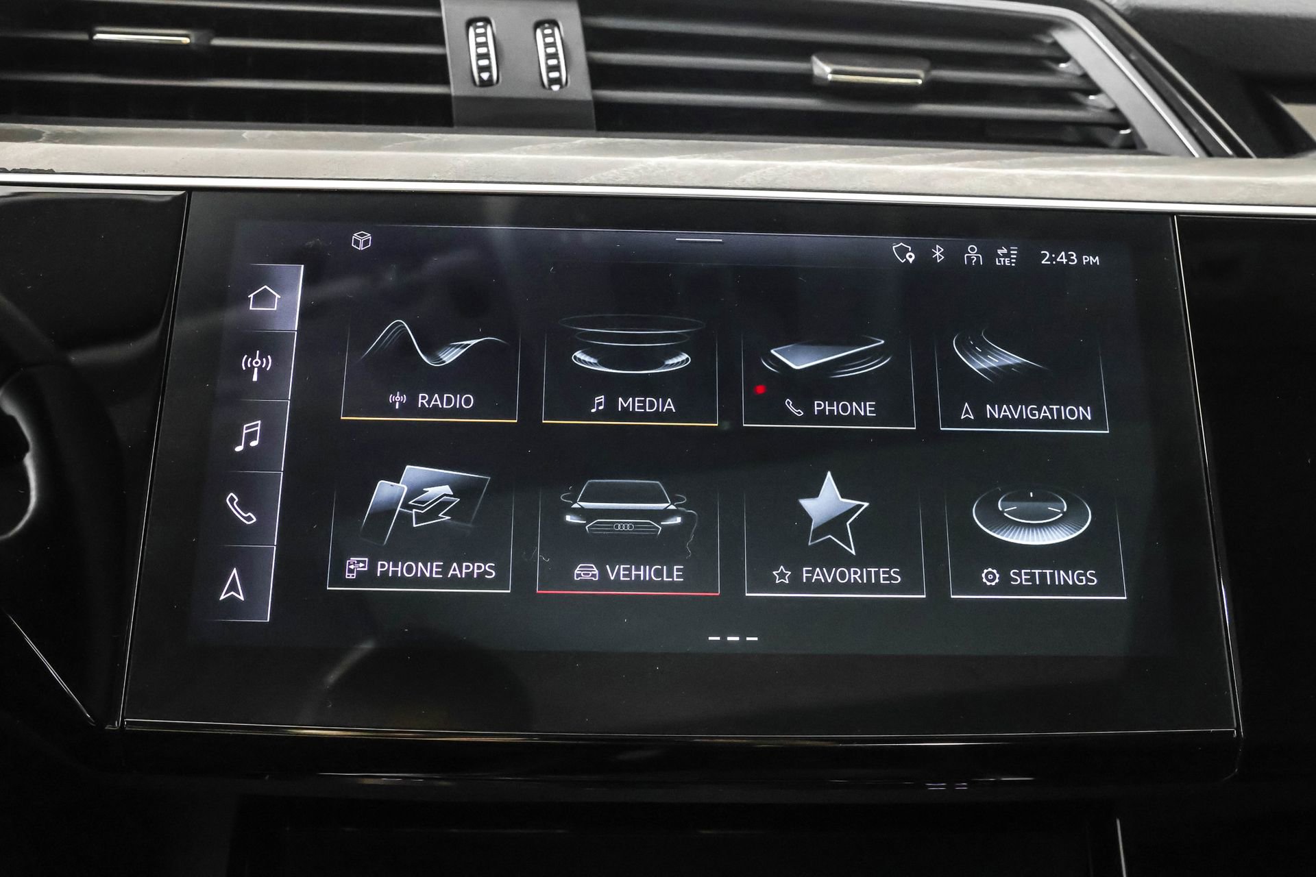 Used 2023 Audi e-tron Premium image 30