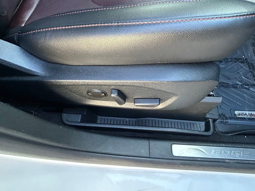 Used 2021 Ford Edge Titanium w/ Equipment Group 301A image 33