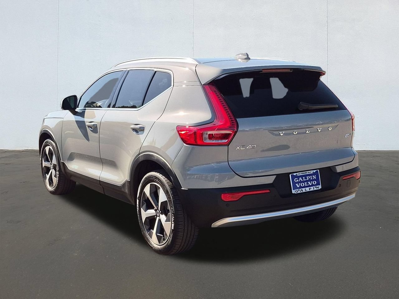 Certified 2024 Volvo XC40 B5 Core w/ Protection Package Premier AWD/4WD image 7