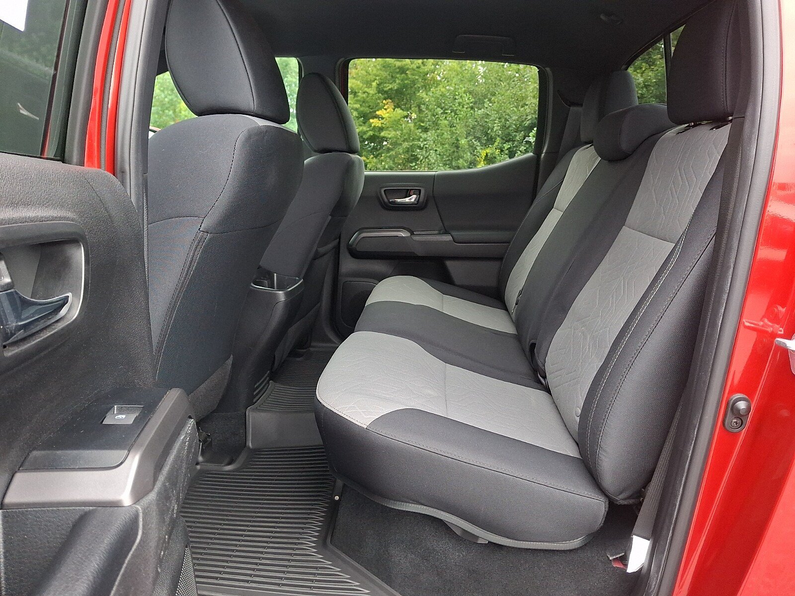 Used 2022 Toyota Tacoma TRD Off-Road AWD/4WD image 10