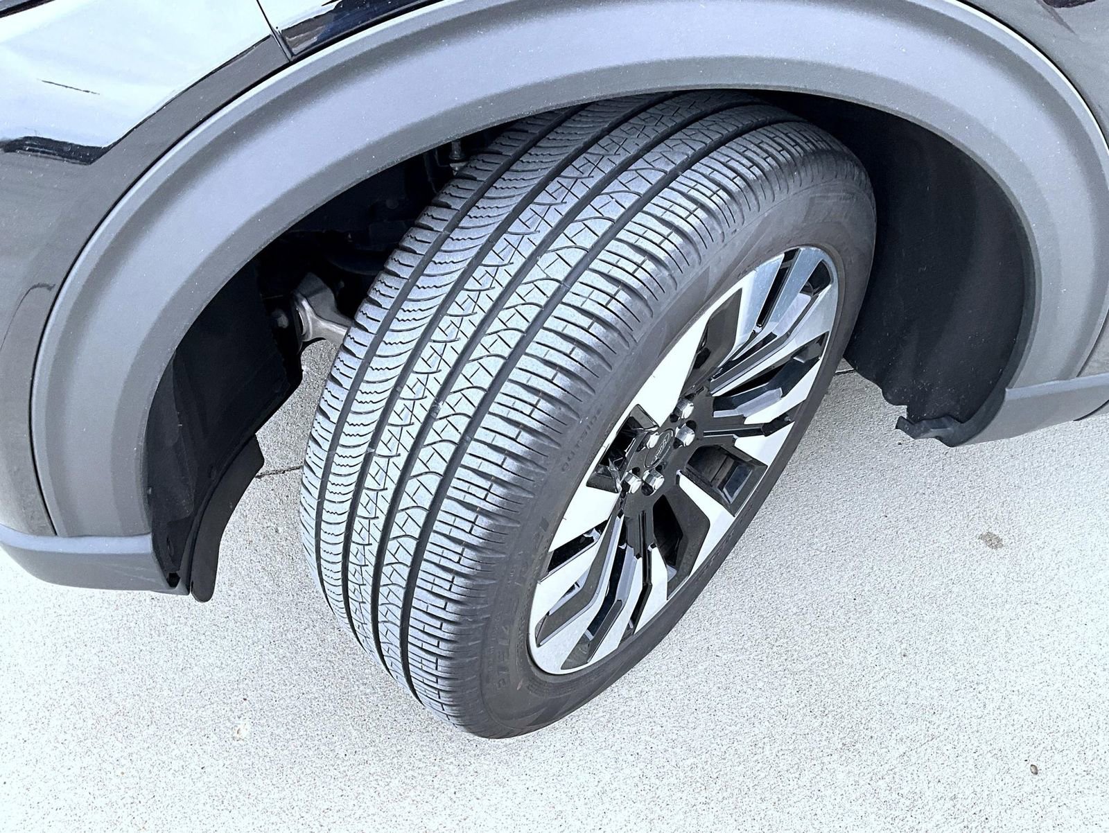 Used 2025 Ford Explorer Platinum w/ LUX Leather Package image 28