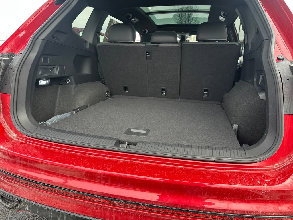 Certified 2024 Volkswagen Tiguan SE R-Line image 14