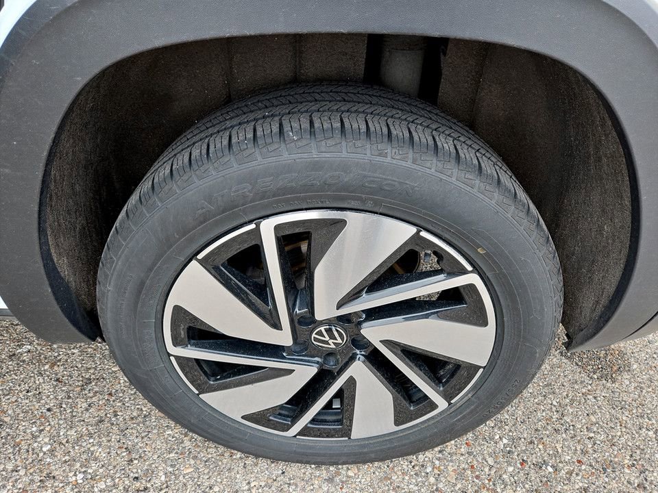 Used 2024 Volkswagen Atlas SE image 34