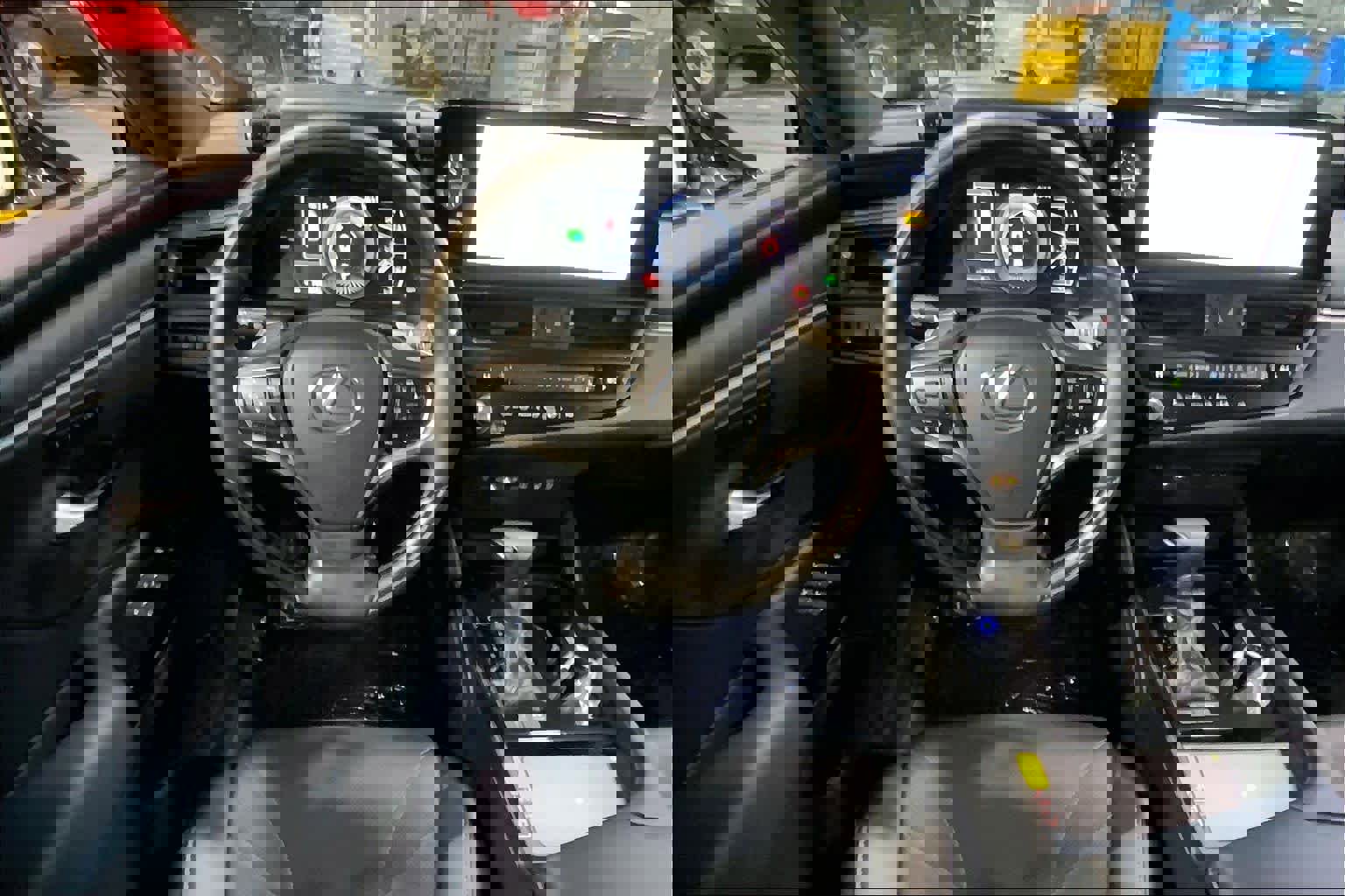 Certified 2025 Lexus ES 300h w/ Technology Package image 6