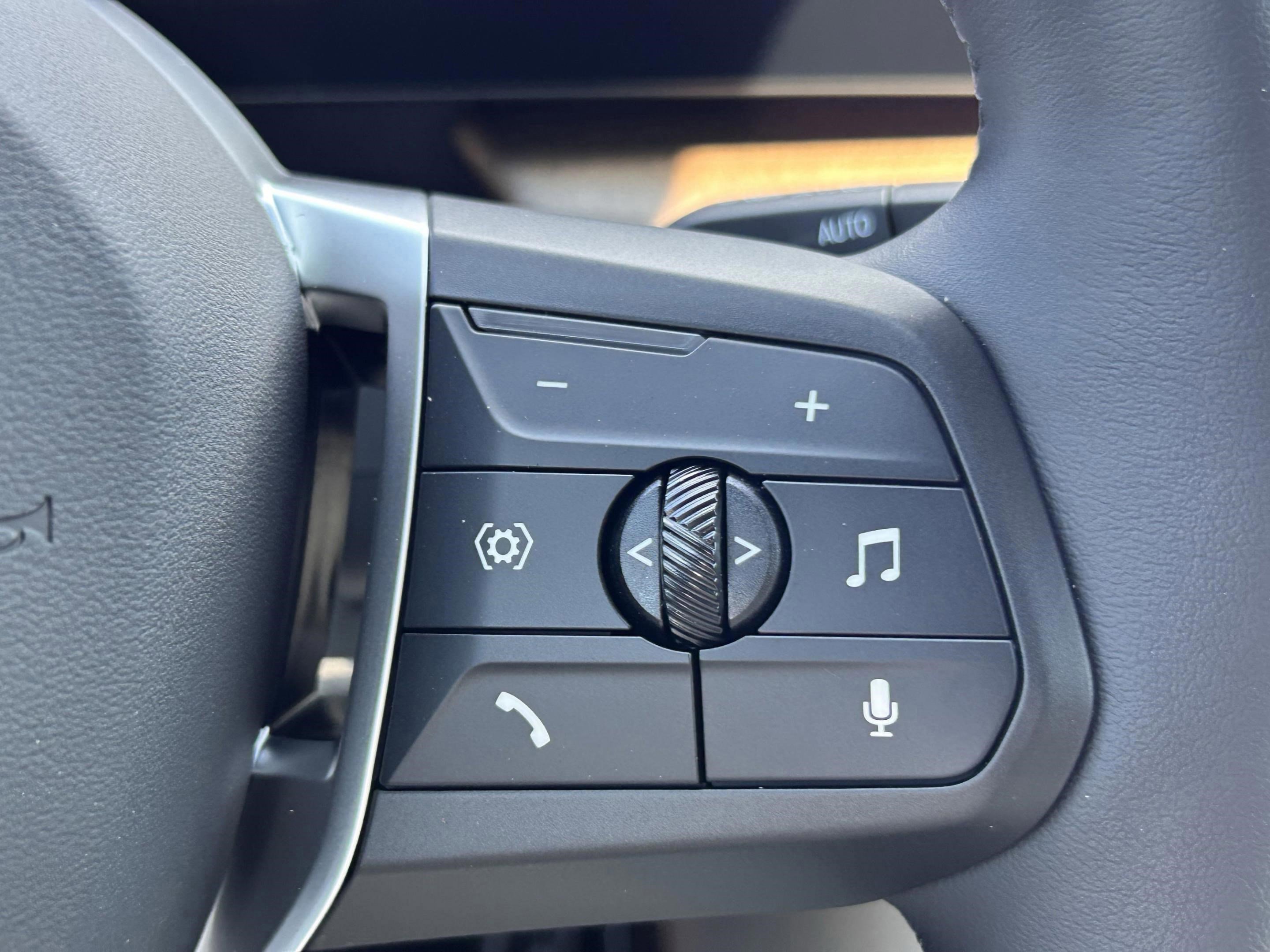 Used 2025 BMW X1 xDrive28i w/ Technology Package image 12