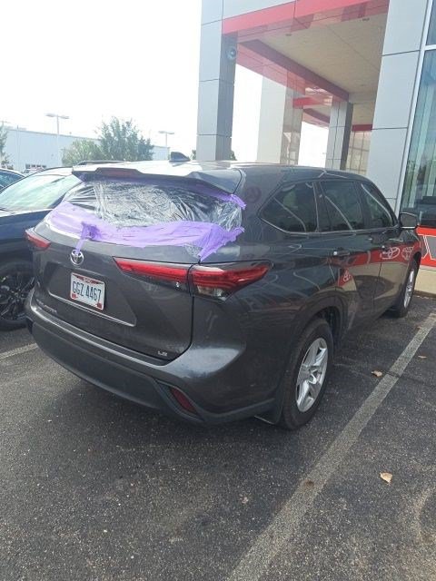 Used 2023 Toyota Highlander LE FWD image 6