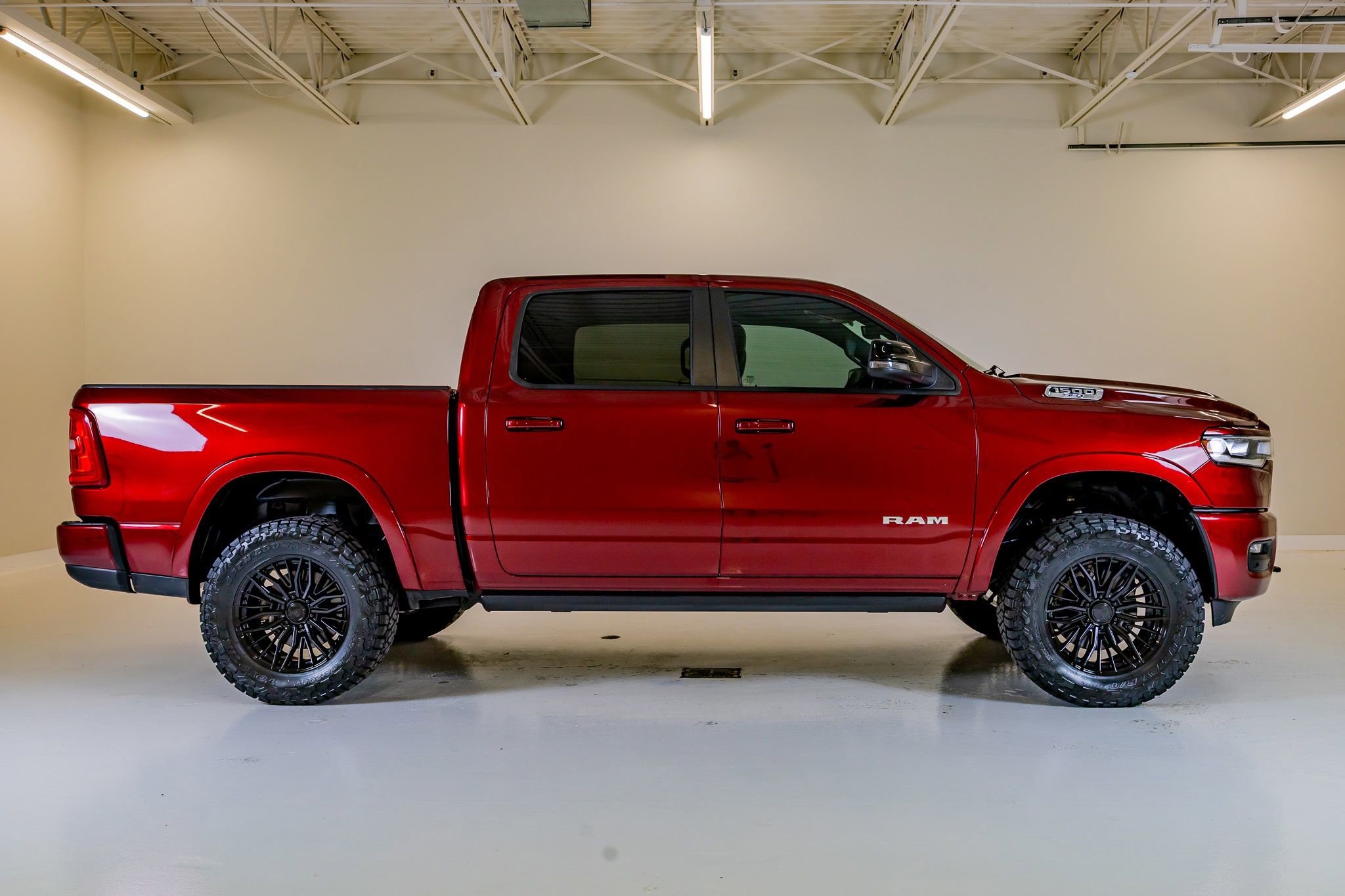 Used 2025 RAM 1500 Laramie w/ Laramie Southwest Edition AWD/4WD image 10