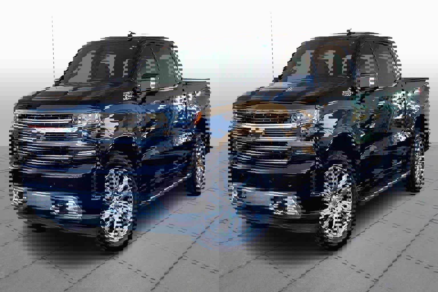 Used 2019 Chevrolet Silverado 1500 High Country w/ High Country Premium Package image 2