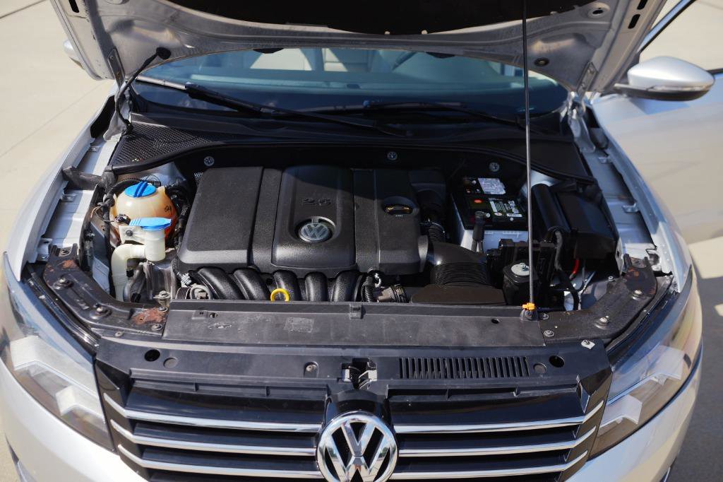 Used 2012 Volkswagen Passat 2.5 SE image 32