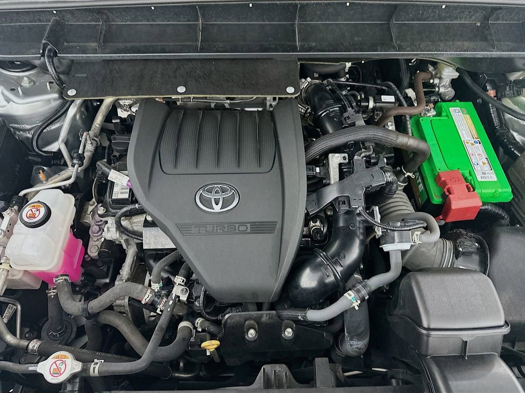 Used 2024 Toyota Highlander LE FWD image 31