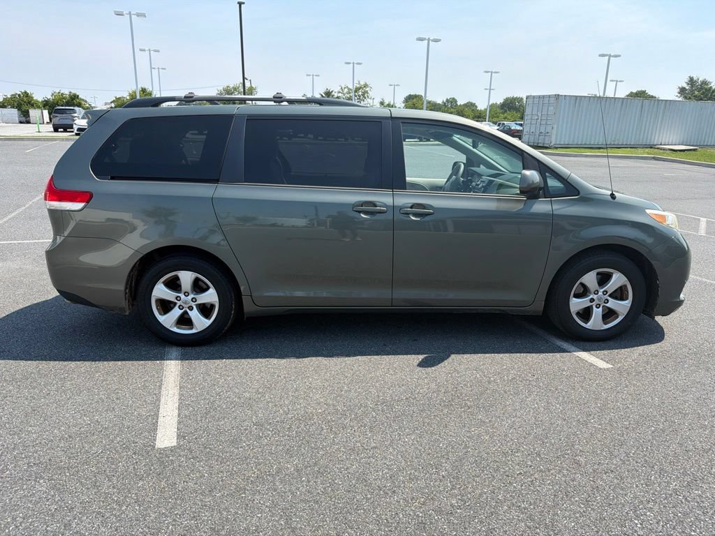 Used 2014 Toyota Sienna LE FWD image 6