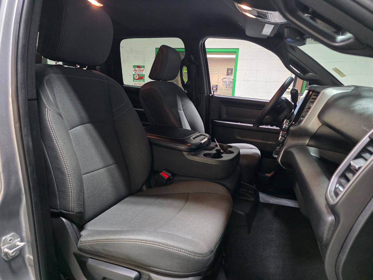 Used 2024 RAM 3500 Tradesman w/ Safety Group image 24