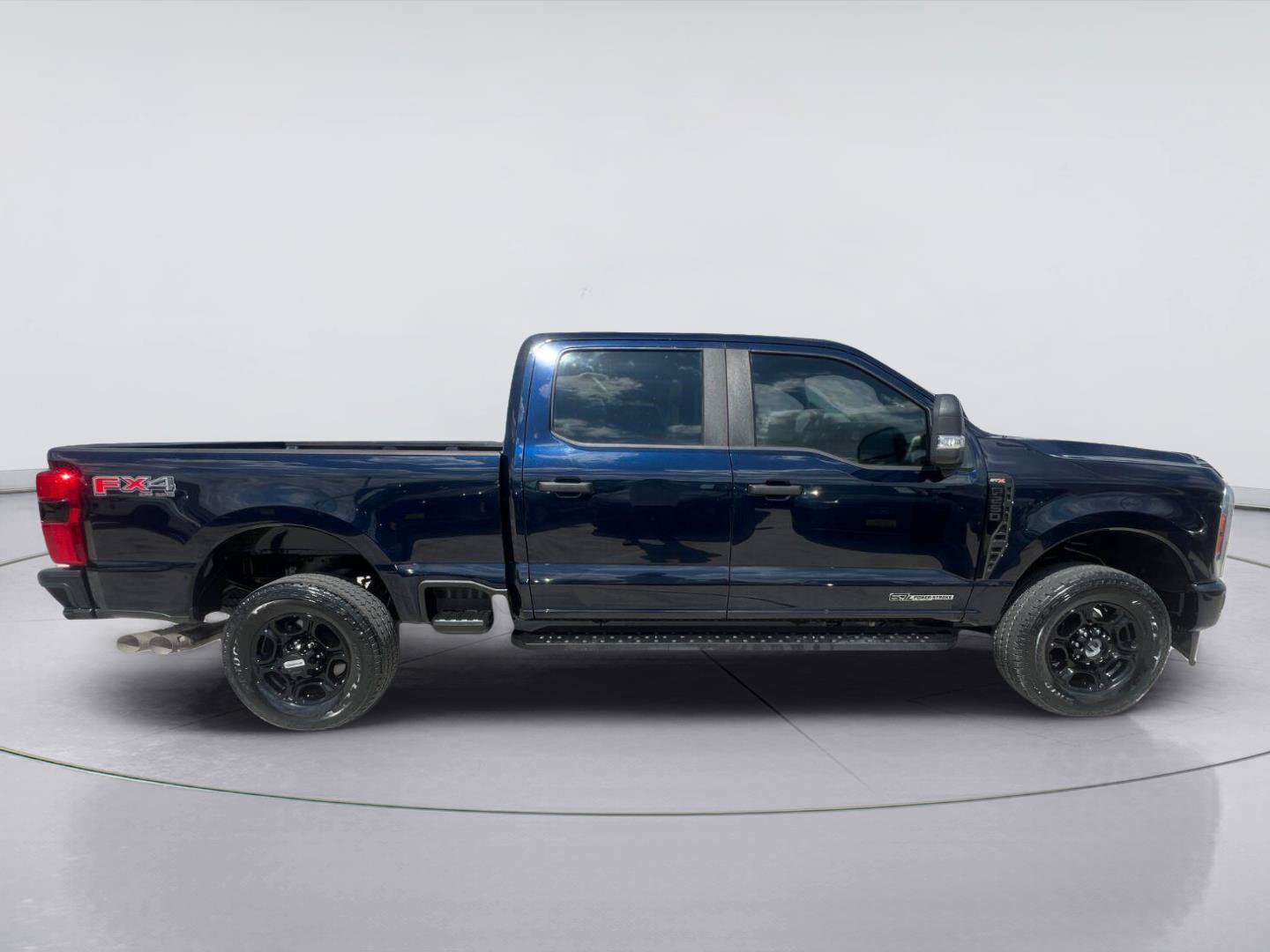 Used 2023 Ford F250 XL w/ STX Appearance Package AWD/4WD image 2