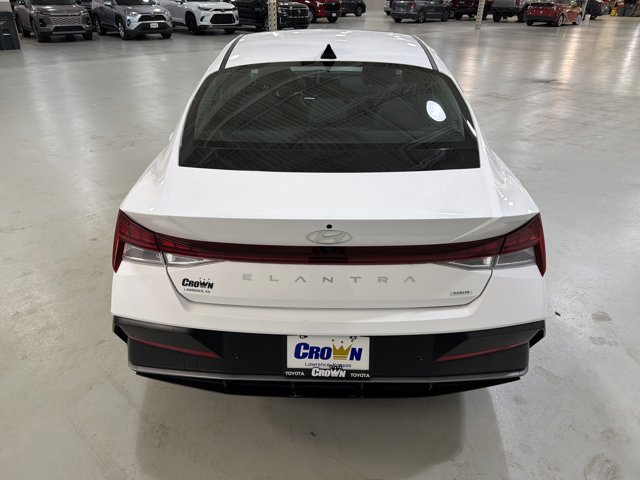 Used 2024 Hyundai Elantra Limited image 8
