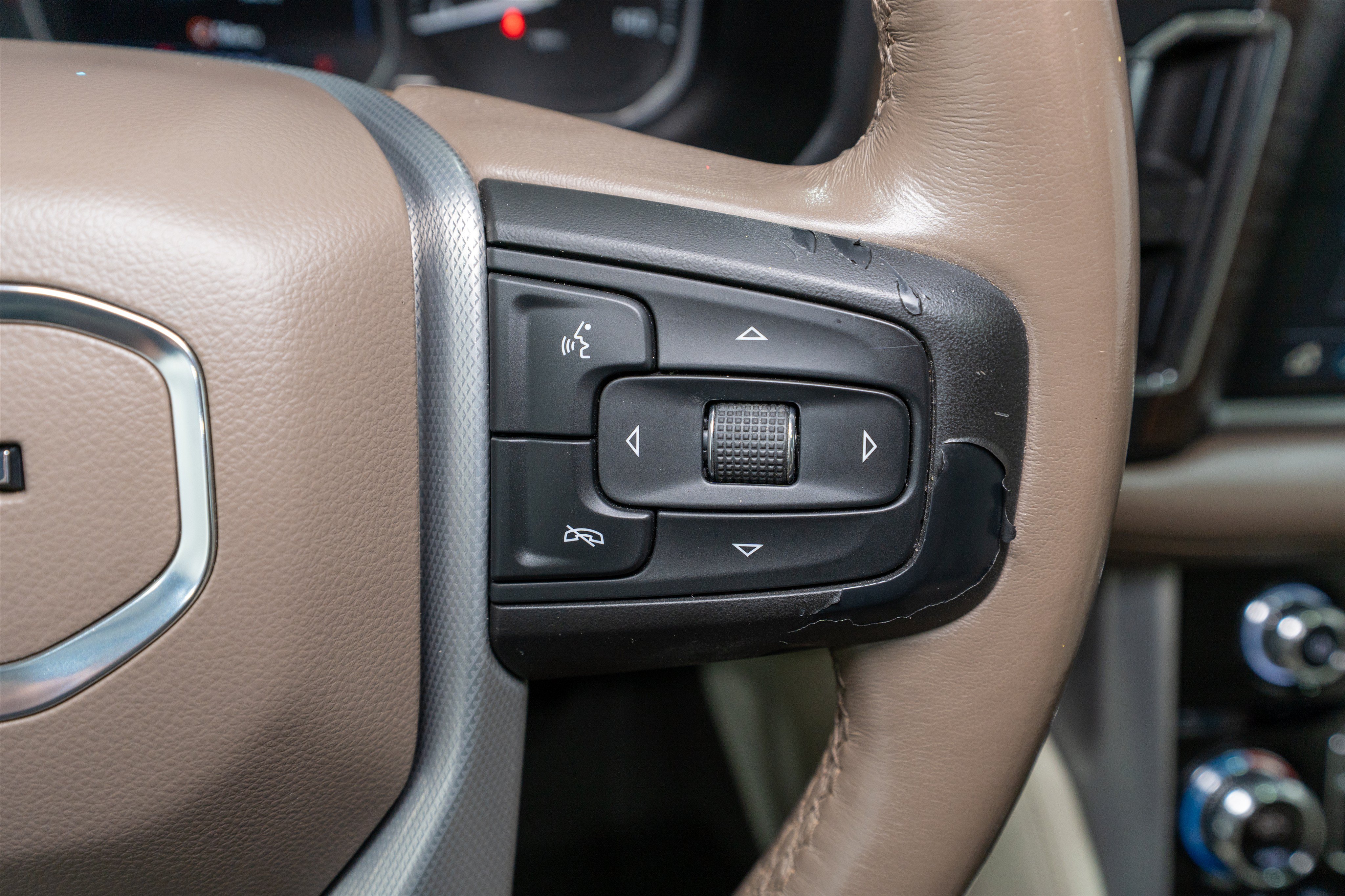 Used 2021 GMC Yukon Denali w/ Advanced Technology Package RWD image 29