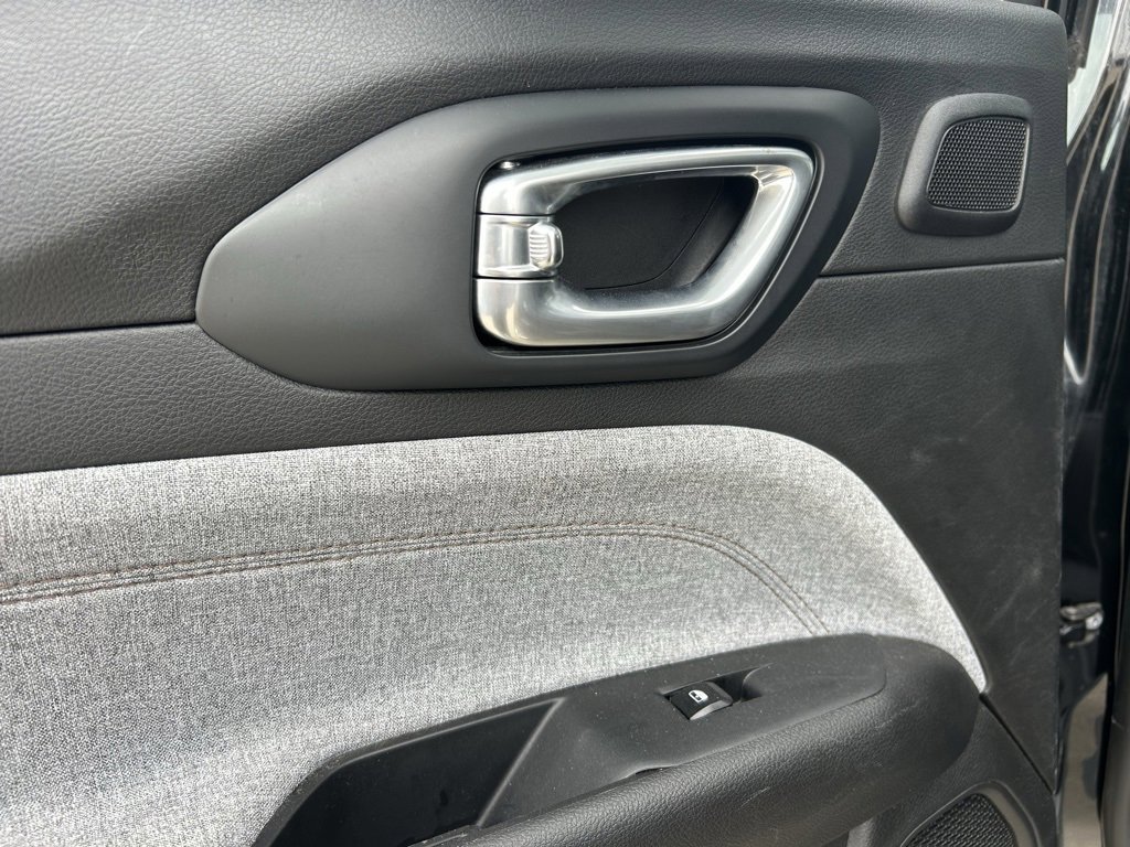 Used 2024 Jeep Compass Latitude w/ Sun and Sound Group image 26