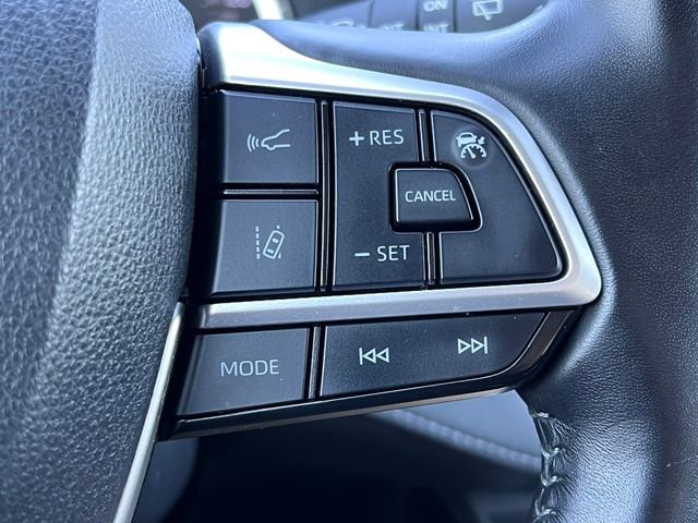 Used 2022 Toyota Highlander XLE AWD/4WD image 21