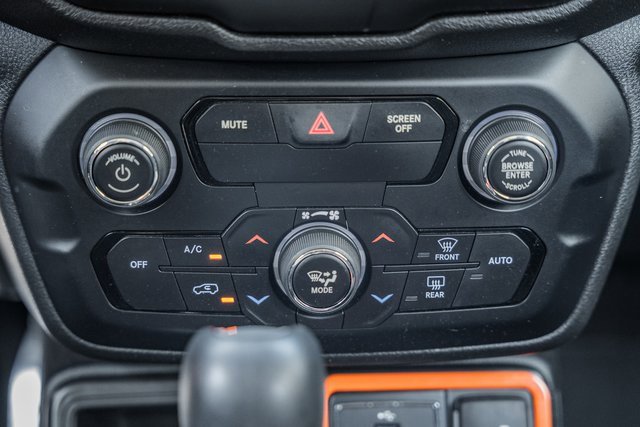 Used 2020 Jeep Renegade Latitude w/ UConnect 8.4 Nav Group image 13