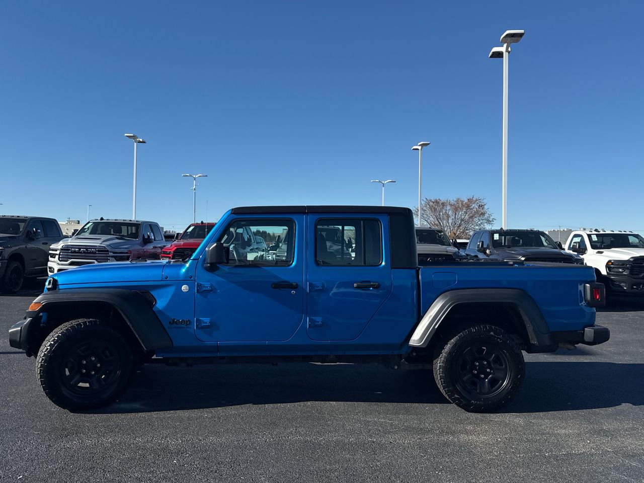 Used 2020 Jeep Gladiator Sport image 6