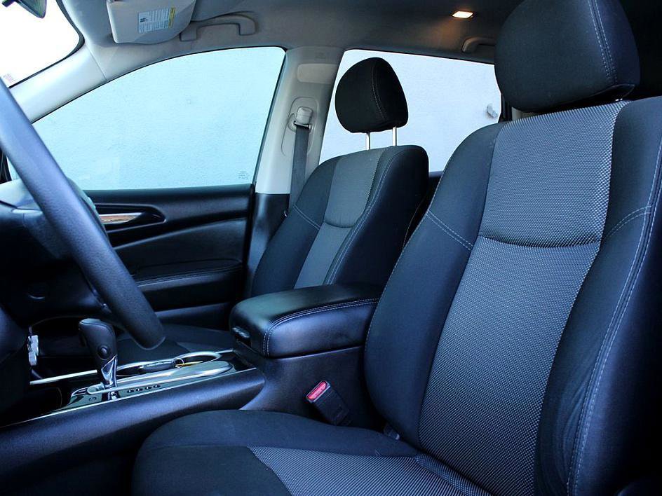 Used 2019 Nissan Pathfinder S image 10