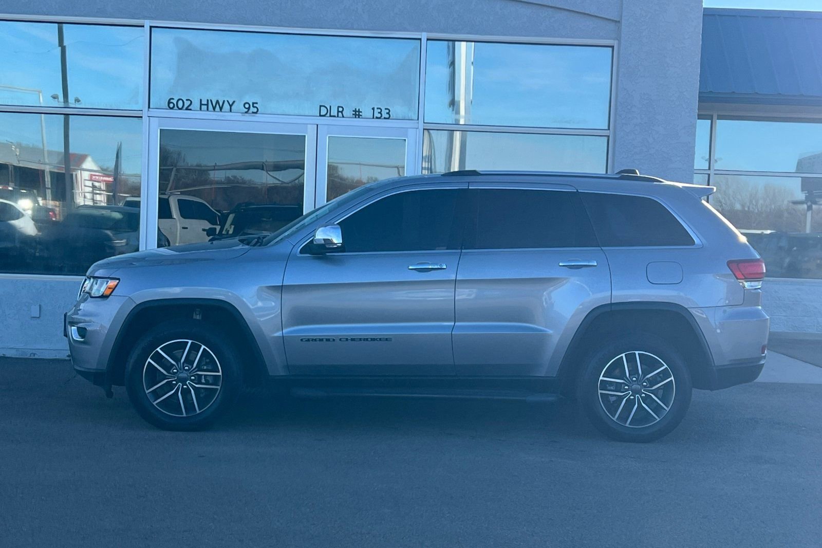 Used 2021 Jeep Grand Cherokee Limited w/ Luxury Group II image 7