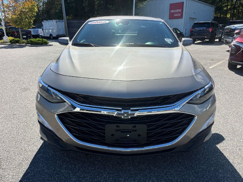 Used 2024 Chevrolet Malibu RS w/ LPO, Floor Liner Package FWD image 9