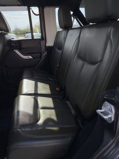 Used 2018 Jeep Wrangler Unlimited Sahara w/ Max Tow Package image 9