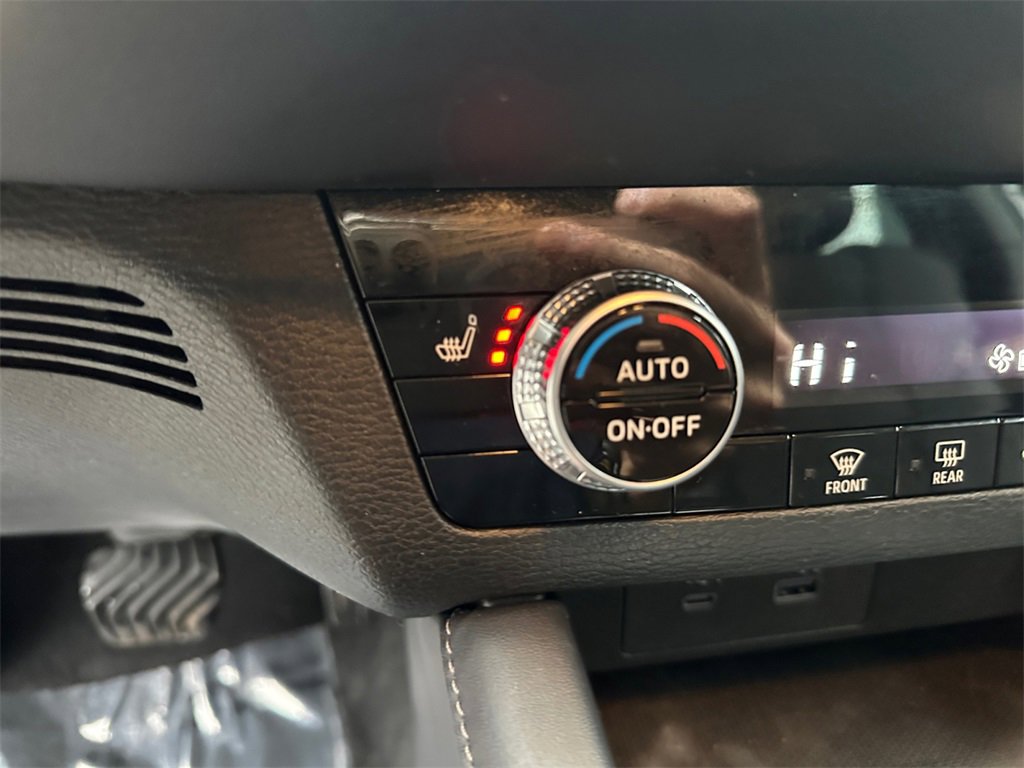 Used 2023 Mitsubishi Outlander SE image 29