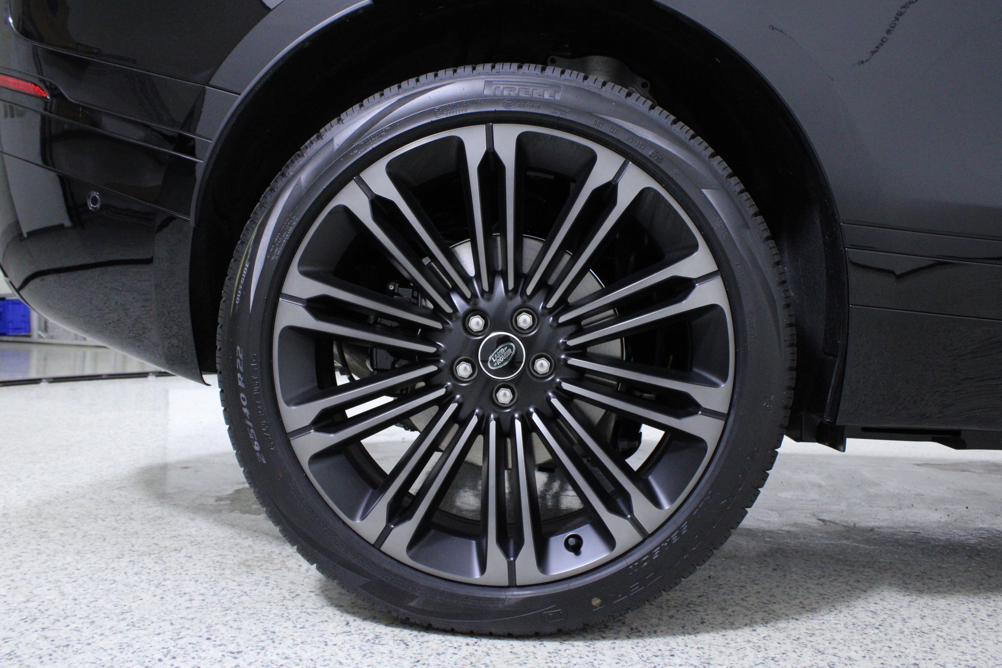 New 2026 Land Rover Range Rover Velar Dynamic SE image 8