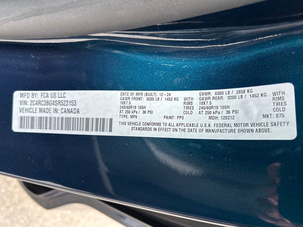 Used 2025 Chrysler Pacifica Select image 41