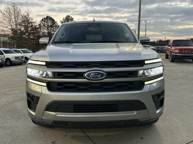 Used 2024 Ford Expedition Max XLT image 2