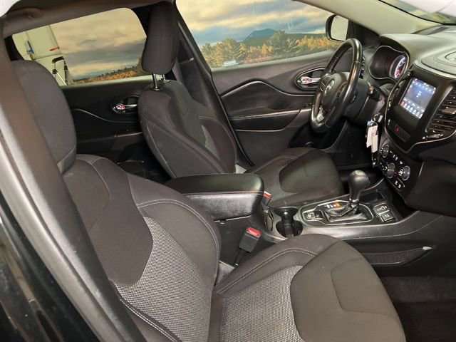 Used 2019 Jeep Cherokee Latitude w/ Cold Weather Group image 57