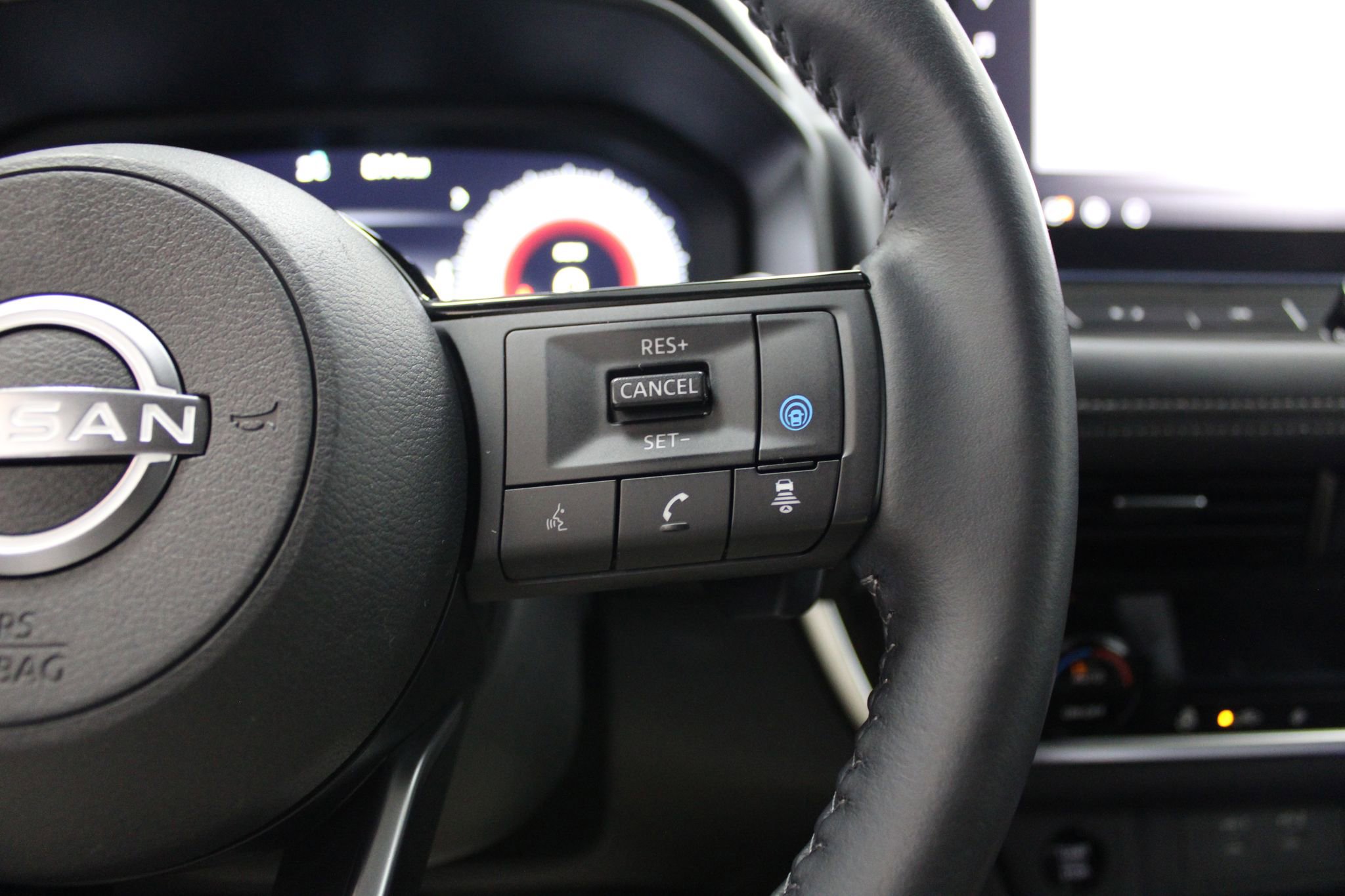 Used 2024 Nissan Rogue SL image 32