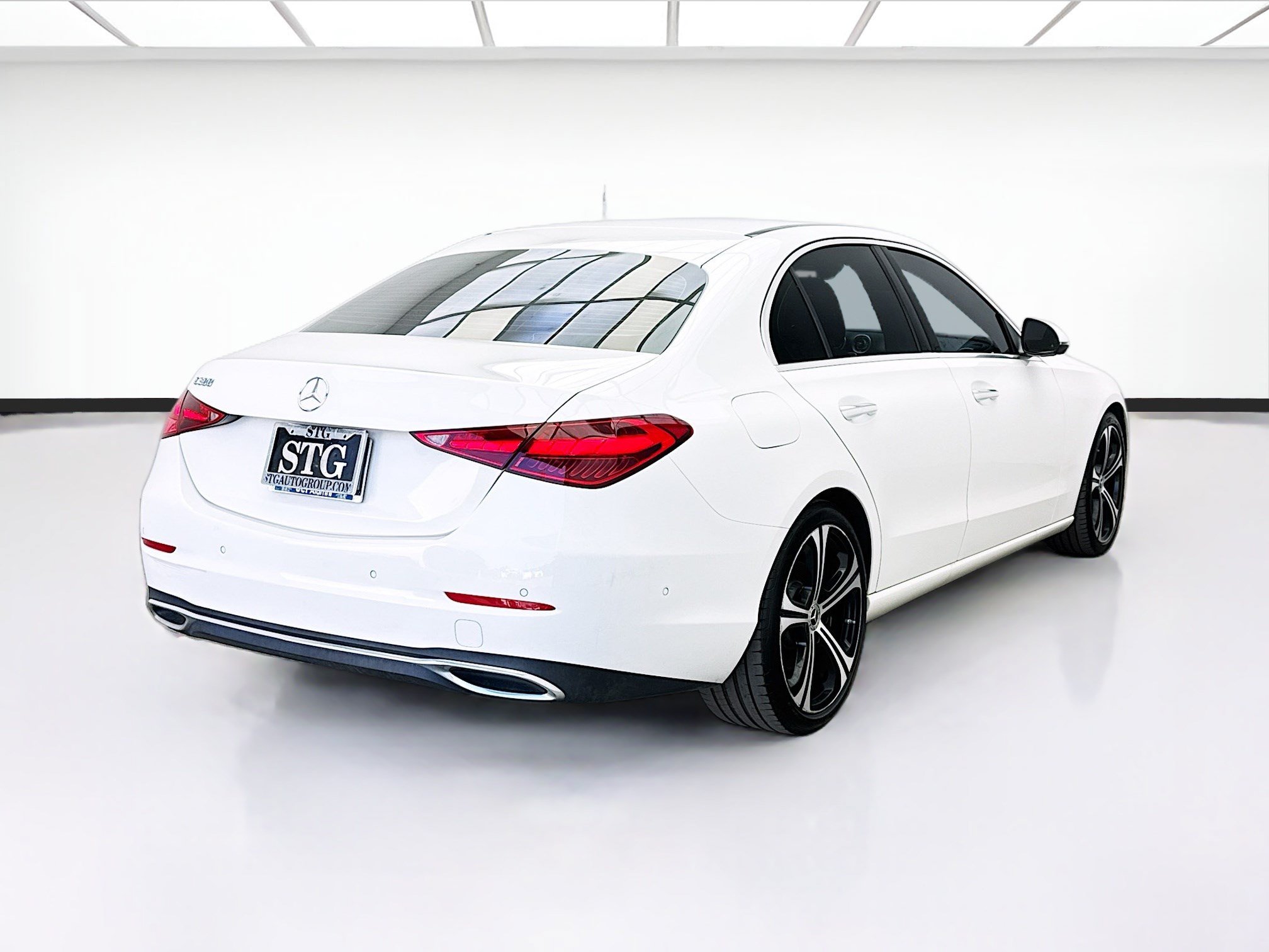 Used 2022 Mercedes-Benz C 300 Sedan w/ Exclusive Trim Package image 4