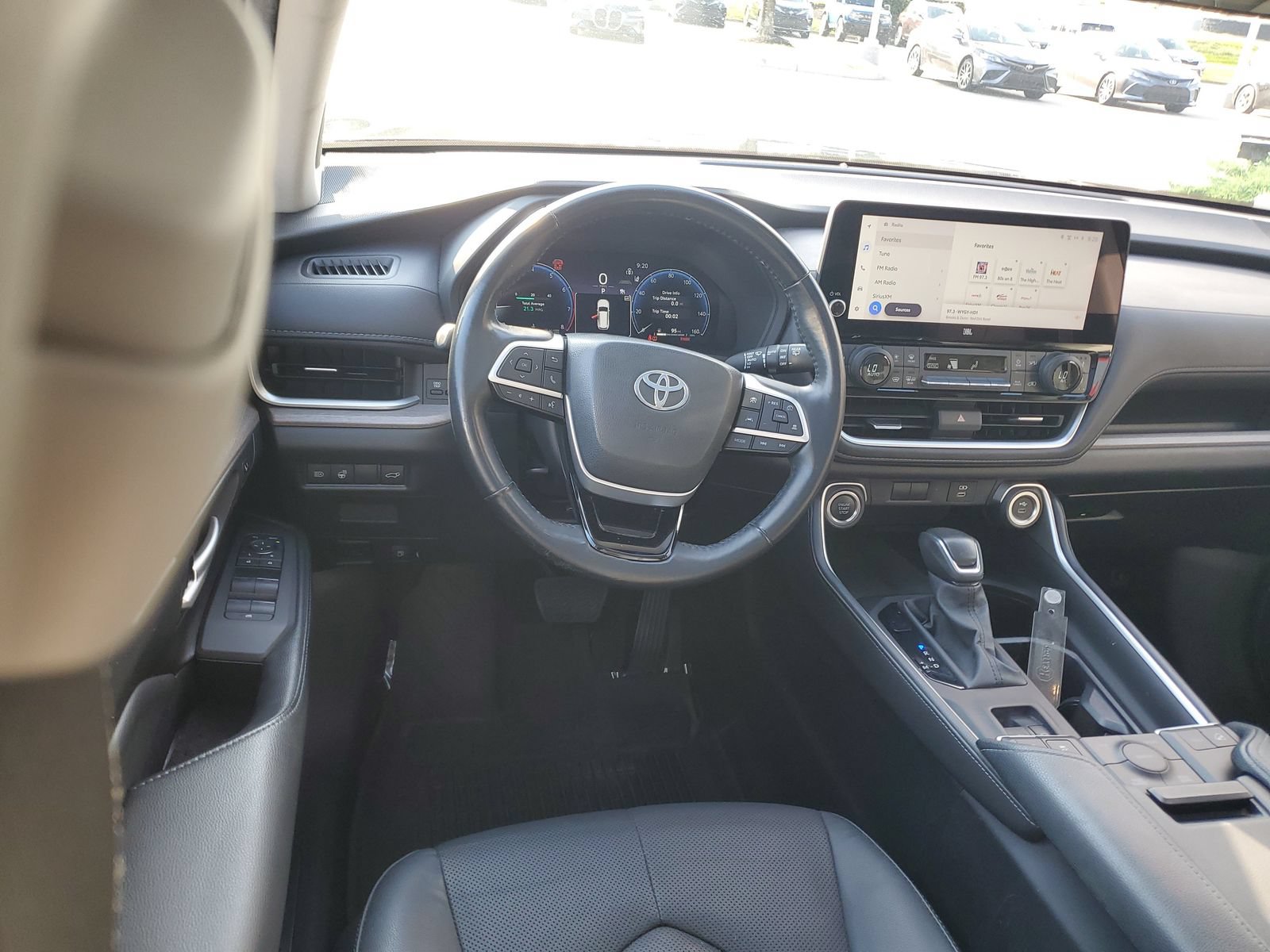 Used 2024 Toyota Grand Highlander AWD image 11